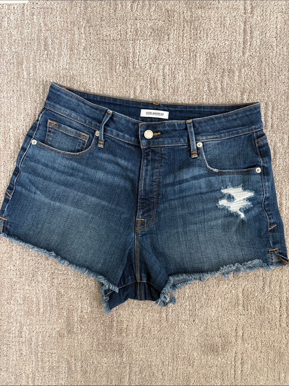 Good American Good Curve Denim Cut Off Shorts - Size 12/31 - Picture 3 of 6